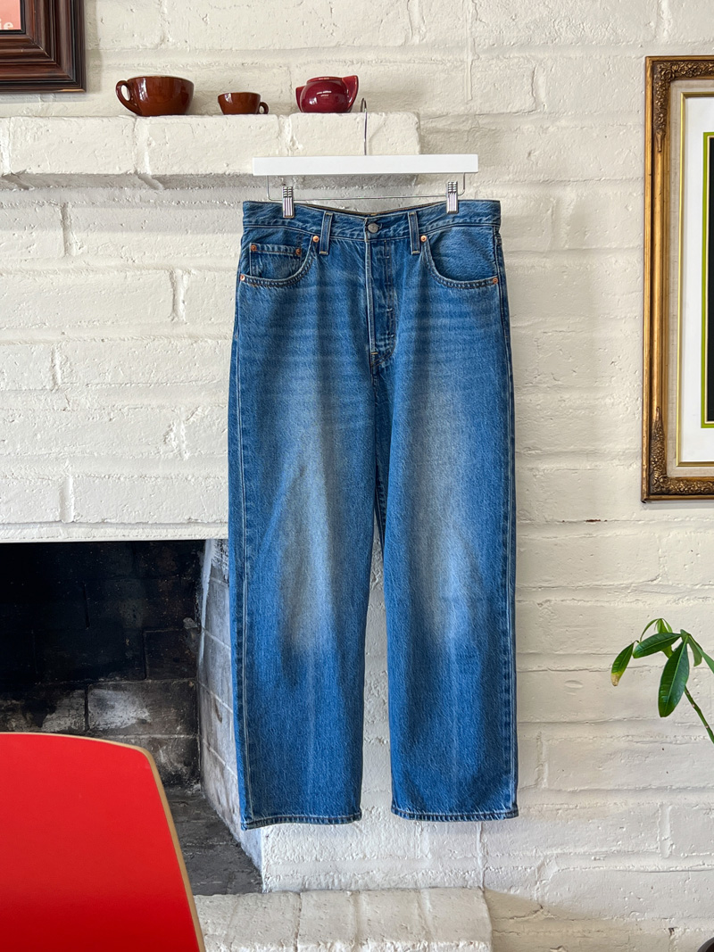 Straight leg ankle length jeans from the brand Levis